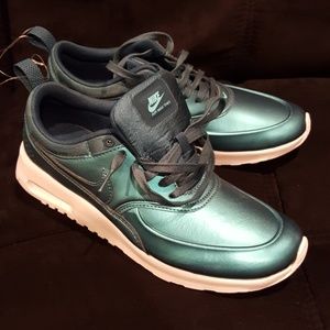 Nwt Iridescent Green Foil Nike Air Max - image 1